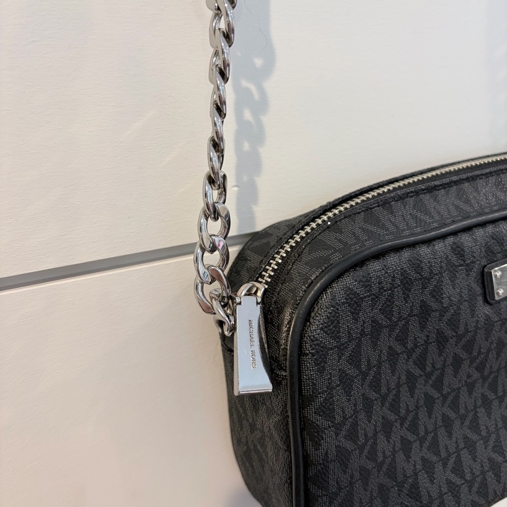 Michael Kors Charcoal Logo Classic Crossbody Bag with Chic Infinity Scarf - Picture 7 of 14